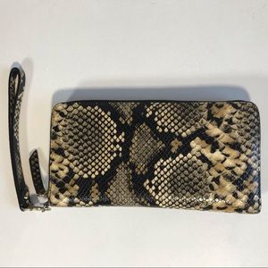 Halogen Genuine Leather Wallet Wristlet Snake prin